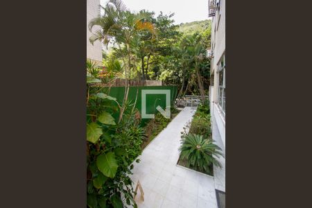 Apartamento à venda com 85m², 2 quartos e 1 vaga Apartamento à venda com 85m², 2 quartos e 1 vagaCorredor de entrada - Área verde