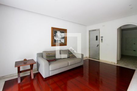 Apartamento à venda com 85m², 2 quartos e 1 vaga Apartamento à venda com 85m², 2 quartos e 1 vagaHall dos elevadores