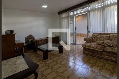 Casa à venda com 470m², 3 quartos e 4 vagasSalão de Festas - Sala