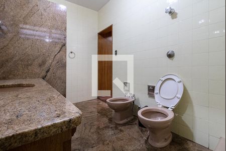 Casa à venda com 470m², 3 quartos e 4 vagasBanheiro Suíte