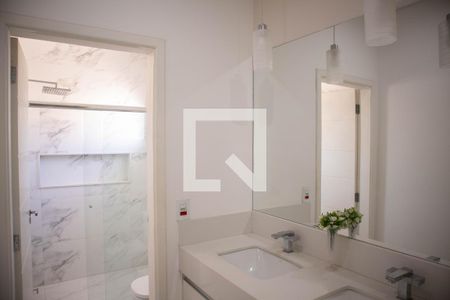 Casa de condomínio para alugar com 210m², 3 quartos e 4 vagas Casa de condomínio para alugar com 210m², 3 quartos e 4 vagasSuíte Banheiro