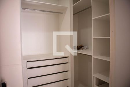 Casa de condomínio para alugar com 210m², 3 quartos e 4 vagas Casa de condomínio para alugar com 210m², 3 quartos e 4 vagasSuíte Closet