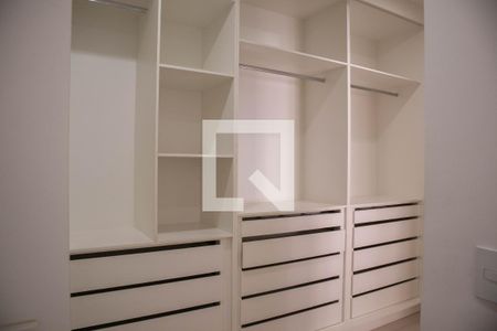 Casa de condomínio para alugar com 210m², 3 quartos e 4 vagas Casa de condomínio para alugar com 210m², 3 quartos e 4 vagasSuíte Closet