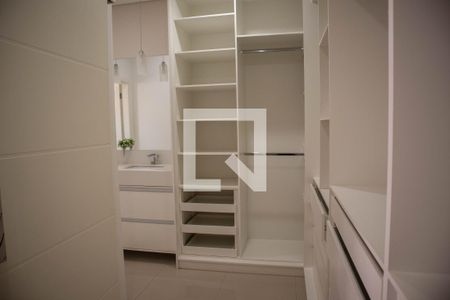 Casa de condomínio para alugar com 210m², 3 quartos e 4 vagas Casa de condomínio para alugar com 210m², 3 quartos e 4 vagasSuíte Closet