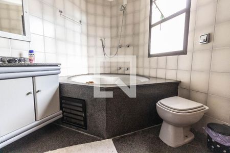 Apartamento à venda com 118m², 3 quartos e 3 vagasBanheiro Quarto 2