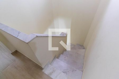 Casa à venda com 250m², 3 quartos e 2 vagasEscada