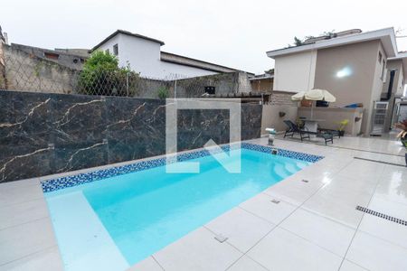 Casa à venda com 250m², 3 quartos e 2 vagasPiscina