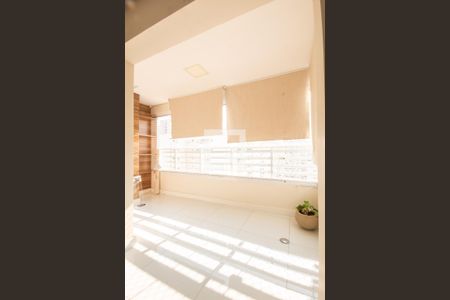 Apartamento para alugar com 67m², 2 quartos e 1 vagaSacada