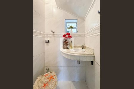 Casa à venda com 160m², 3 quartos e 3 vagas Casa à venda com 160m², 3 quartos e 3 vagasLavabo