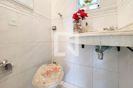 Casa à venda com 160m², 3 quartos e 3 vagas Casa à venda com 160m², 3 quartos e 3 vagasLavabo