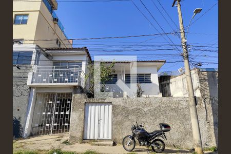 Casa para alugar com 120m², 4 quartos e 1 vaga Casa para alugar com 120m², 4 quartos e 1 vagaFachada