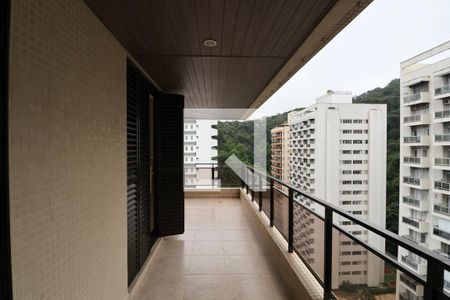 Apartamento para alugar com 158m², 4 quartos e 2 vagas Apartamento para alugar com 158m², 4 quartos e 2 vagasVaranda