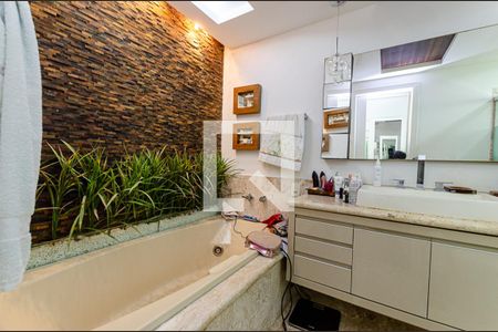 Casa à venda com 600m², 4 quartos e 2 vagasBanheiro da Suíte 1