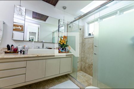 Casa à venda com 600m², 4 quartos e 2 vagasBanheiro da Suíte 1