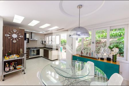 Casa à venda com 600m², 4 quartos e 2 vagasCozinha