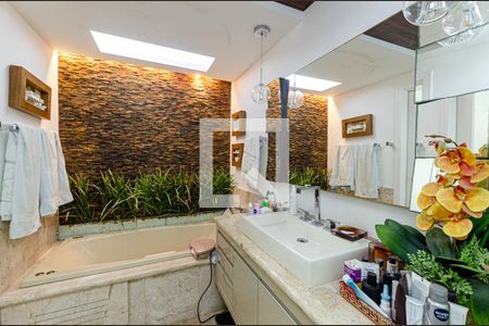 Casa à venda com 600m², 4 quartos e 2 vagasBanheiro da Suíte 1