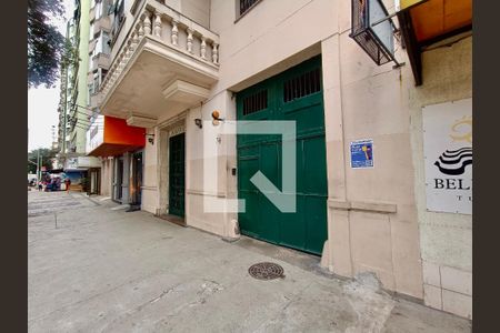 Apartamento à venda com 170m², 3 quartos e 1 vagaFachada com cartaz QA