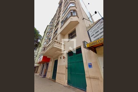 Apartamento à venda com 170m², 3 quartos e 1 vagaFachada com cartaz QA