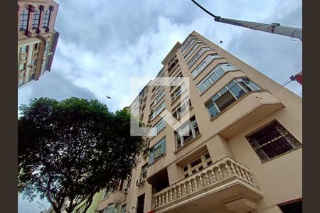 Apartamento à venda com 170m², 3 quartos e 1 vagaFachada com cartaz QA