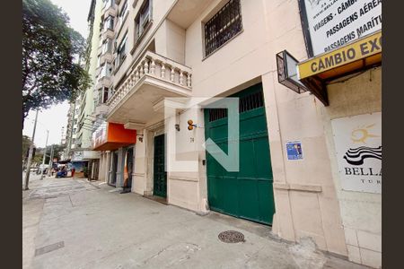 Apartamento à venda com 170m², 3 quartos e 1 vagaFachada com cartaz QA