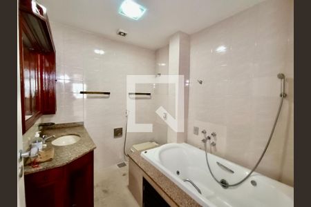 Apartamento à venda com 170m², 3 quartos e 1 vagaBanheiro social