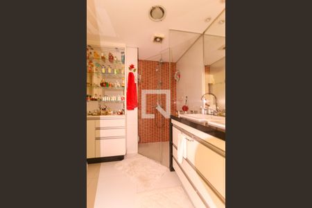 Apartamento à venda com 135m², 2 quartos e 2 vagas Apartamento à venda com 135m², 2 quartos e 2 vagasBanheiro do Quarto 2