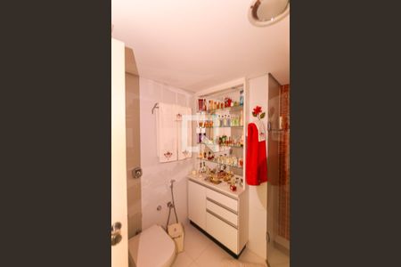 Apartamento à venda com 135m², 2 quartos e 2 vagas Apartamento à venda com 135m², 2 quartos e 2 vagasBanheiro do Quarto 2