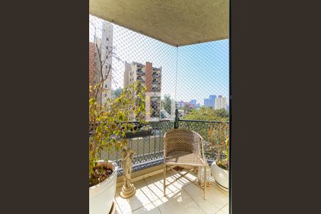 Apartamento à venda com 135m², 2 quartos e 2 vagas Apartamento à venda com 135m², 2 quartos e 2 vagasVaranda