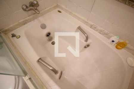 Apartamento à venda com 60m², 2 quartos e 2 vagas Apartamento à venda com 60m², 2 quartos e 2 vagasBanheiro da Suíte