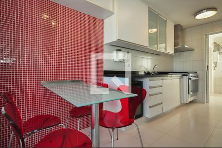 Apartamento à venda com 200m², 3 quartos e 3 vagasCozinha