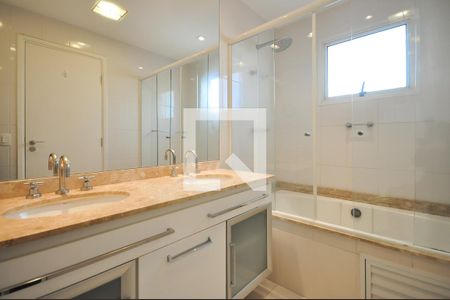 Apartamento à venda com 200m², 3 quartos e 3 vagasBanheiro Suíte 3