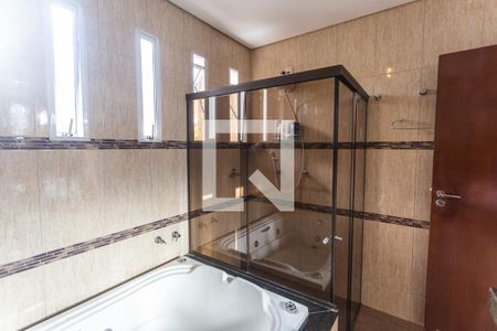 Casa à venda com 320m², 4 quartos e 6 vagas Casa à venda com 320m², 4 quartos e 6 vagasBanheiro da Suíte