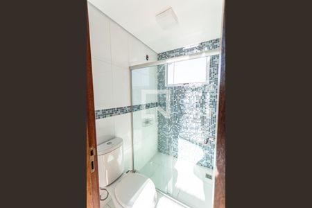 Casa à venda com 320m², 4 quartos e 6 vagas Casa à venda com 320m², 4 quartos e 6 vagasBanheiro Social 2 no 2° Pavimento