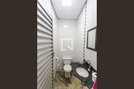 Casa à venda com 320m², 4 quartos e 6 vagas Casa à venda com 320m², 4 quartos e 6 vagasBanheiro do Espaço Gourmet