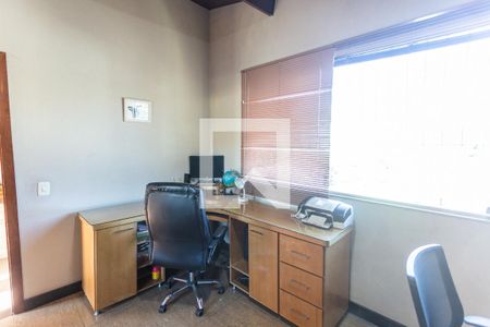 Casa à venda com 320m², 4 quartos e 6 vagas Casa à venda com 320m², 4 quartos e 6 vagasQuarto 4 no 2° Pavimento