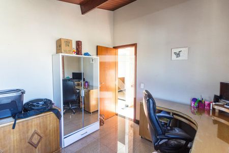 Casa à venda com 320m², 4 quartos e 6 vagas Casa à venda com 320m², 4 quartos e 6 vagasQuarto 4 no 2° Pavimento