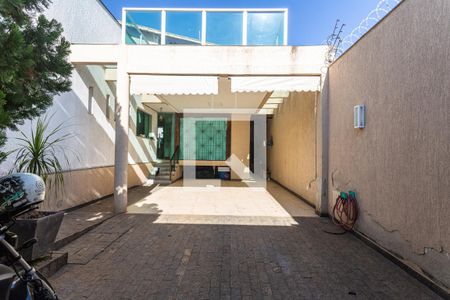 Garagem de casa à venda com 4 quartos, 320m² em Aparecida, Belo Horizonte
