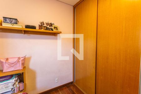 Casa à venda com 320m², 4 quartos e 6 vagas Casa à venda com 320m², 4 quartos e 6 vagasQuarto 3