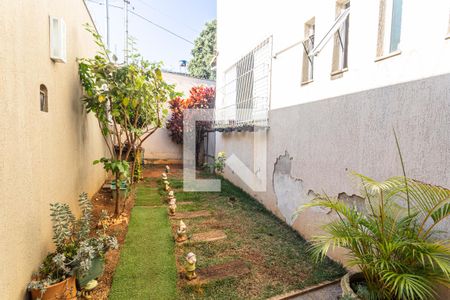 Casa à venda com 320m², 4 quartos e 6 vagas Casa à venda com 320m², 4 quartos e 6 vagasJardim/Entrada