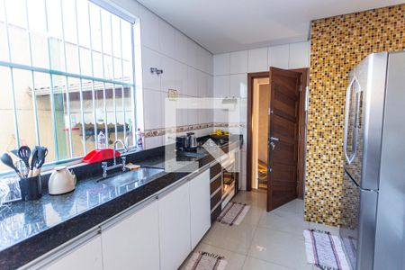 Cozinha de casa à venda com 4 quartos, 320m² em Aparecida, Belo Horizonte