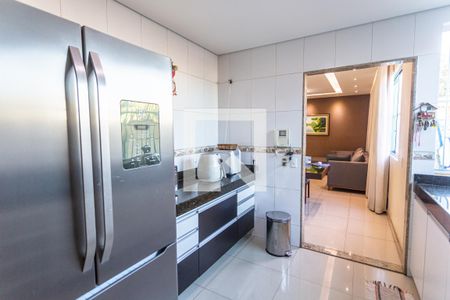 Casa à venda com 320m², 4 quartos e 6 vagas Casa à venda com 320m², 4 quartos e 6 vagasCozinha
