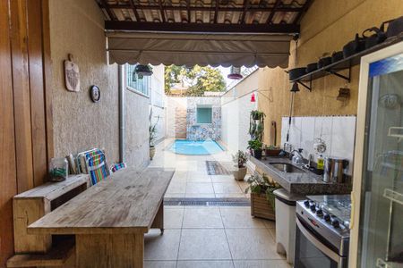 Casa à venda com 320m², 4 quartos e 6 vagas Casa à venda com 320m², 4 quartos e 6 vagasEspaço Gourmet