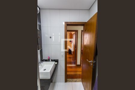 Casa à venda com 320m², 4 quartos e 6 vagas Casa à venda com 320m², 4 quartos e 6 vagasBanheiro Social 1
