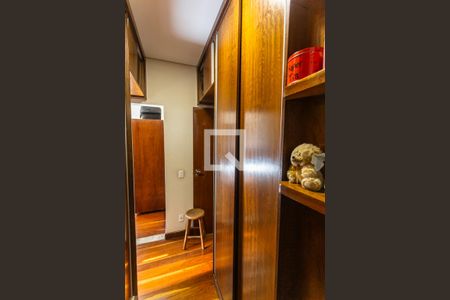 Casa à venda com 320m², 4 quartos e 6 vagas Casa à venda com 320m², 4 quartos e 6 vagasCloset da Suíte