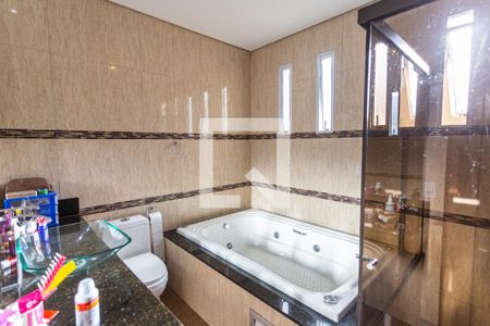 Casa à venda com 320m², 4 quartos e 6 vagas Casa à venda com 320m², 4 quartos e 6 vagasBanheiro da Suíte