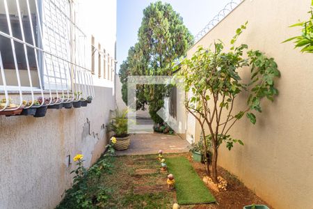 Casa à venda com 320m², 4 quartos e 6 vagas Casa à venda com 320m², 4 quartos e 6 vagasJardim/Entrada