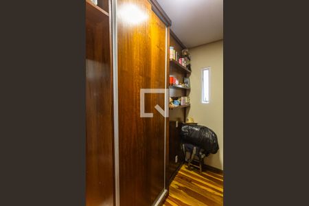 Casa à venda com 320m², 4 quartos e 6 vagas Casa à venda com 320m², 4 quartos e 6 vagasCloset da Suíte