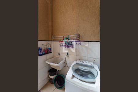 Casa à venda com 320m², 4 quartos e 6 vagas Casa à venda com 320m², 4 quartos e 6 vagasÁrea de Serviço