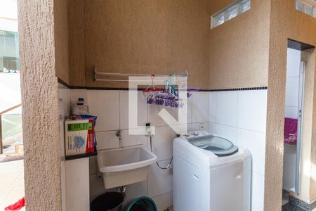 Casa à venda com 320m², 4 quartos e 6 vagas Casa à venda com 320m², 4 quartos e 6 vagasÁrea de Serviço