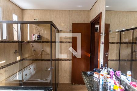 Casa à venda com 320m², 4 quartos e 6 vagas Casa à venda com 320m², 4 quartos e 6 vagasBanheiro da Suíte